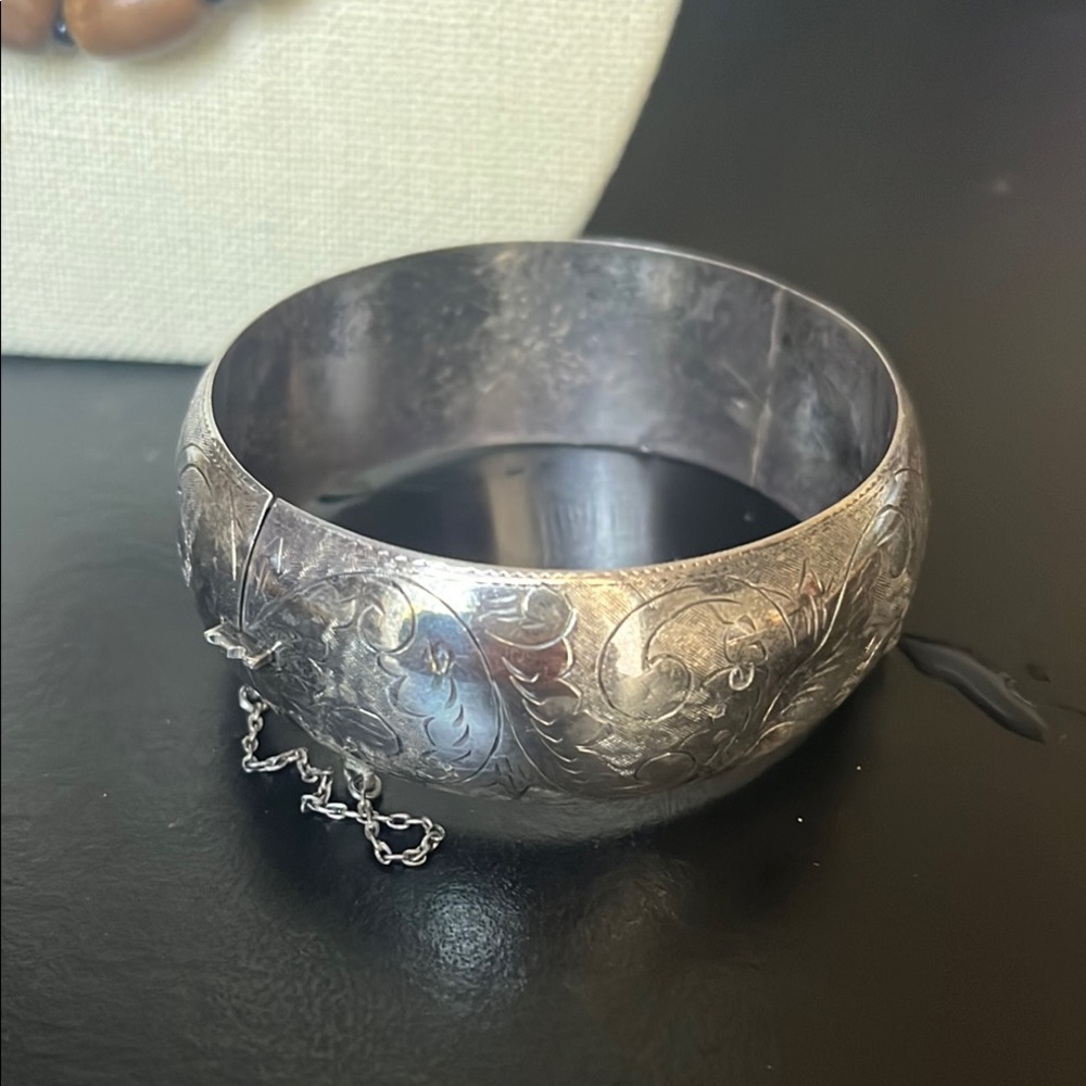 Antique Floral Engraved Sterling Silver Bangle Bracelet with clasp Marked 925